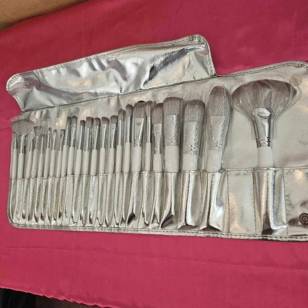B.B.W. Cosmetics 24 Piece Makeup Brush Set With Carrying Travel Case Silver